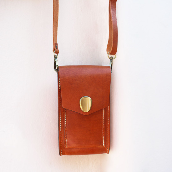 Women's leather crossbody mobile phone bag in natural brown 