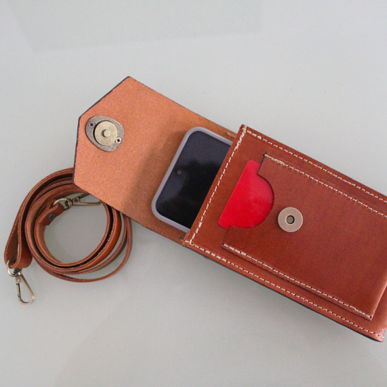 Women's leather crossbody mobile phone bag in natural brown 