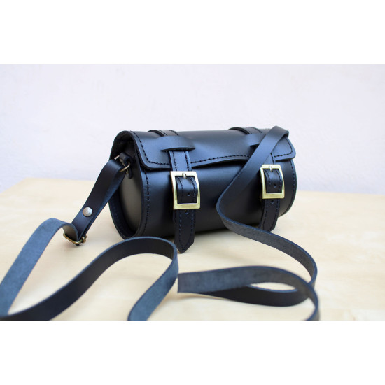 ROMVI leather crossbody bag in black color