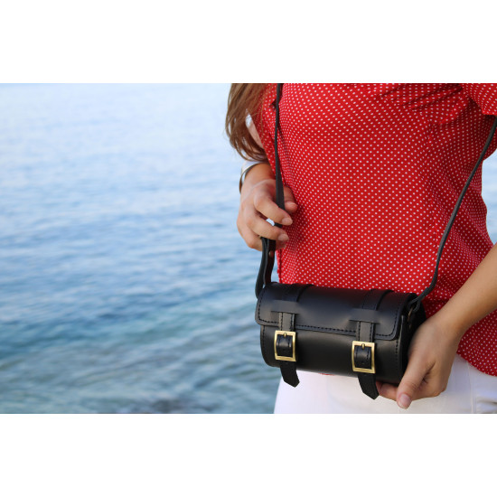 ROMVI leather crossbody bag in black color