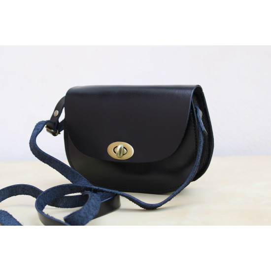 EVIA Leather Handbag in black